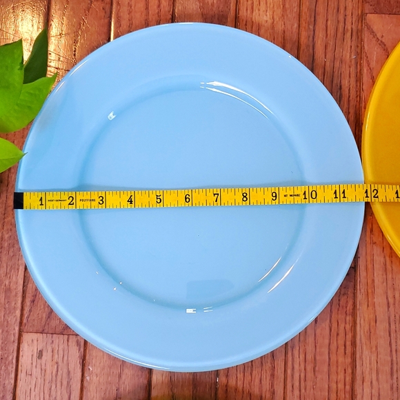 Four (4) glass charger plates - Picture 9 of 9